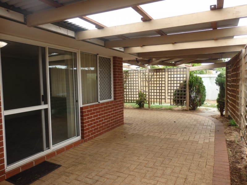 12 Ferris Green, Parmelia WA 6167