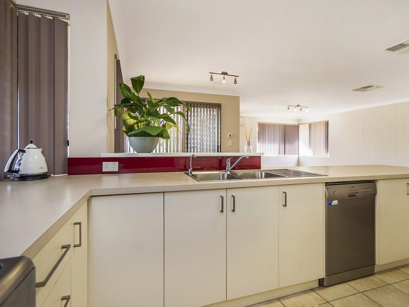 1 Kooden View, Leda WA 6170