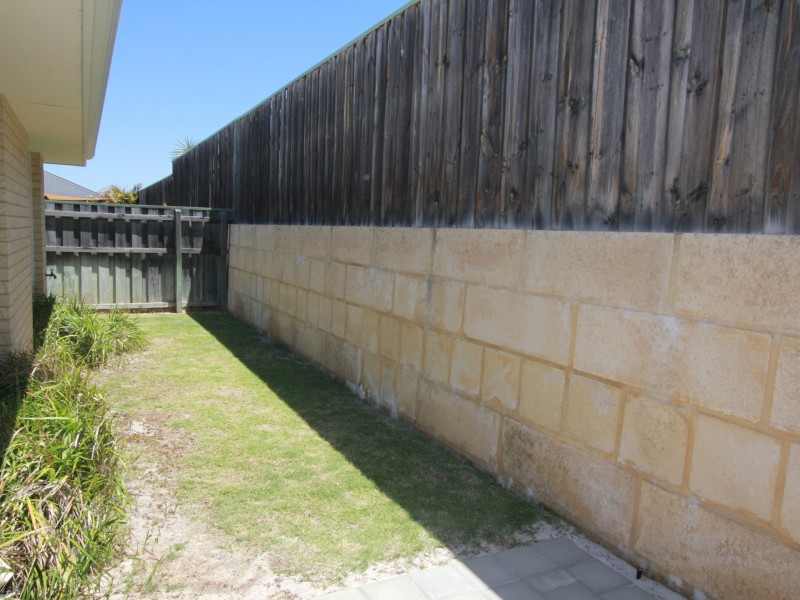 16 Moonstone Parkway, Wellard WA 6170