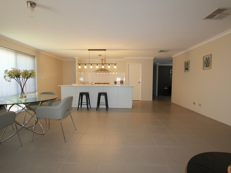 16 Moonstone Parkway, Wellard WA 6170