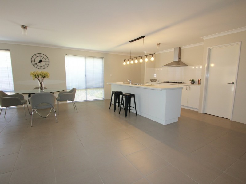 16 Moonstone Parkway, Wellard WA 6170