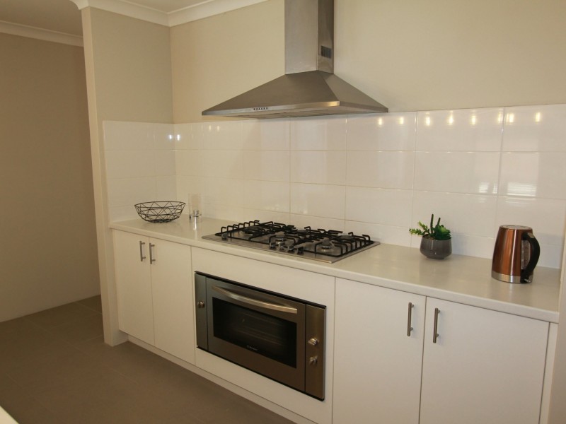 16 Moonstone Parkway, Wellard WA 6170