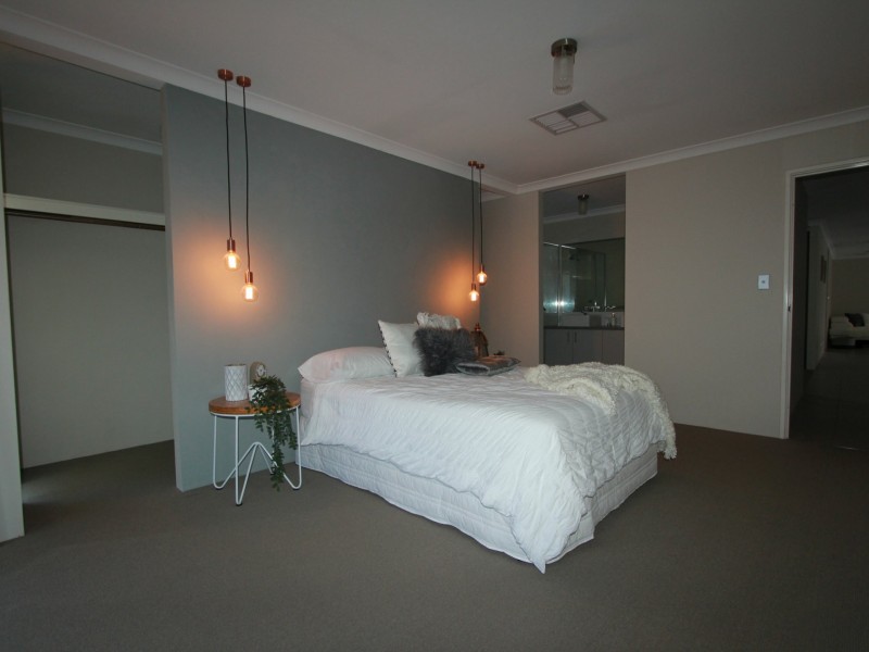 16 Moonstone Parkway, Wellard WA 6170