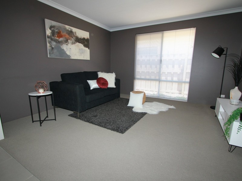 16 Moonstone Parkway, Wellard WA 6170