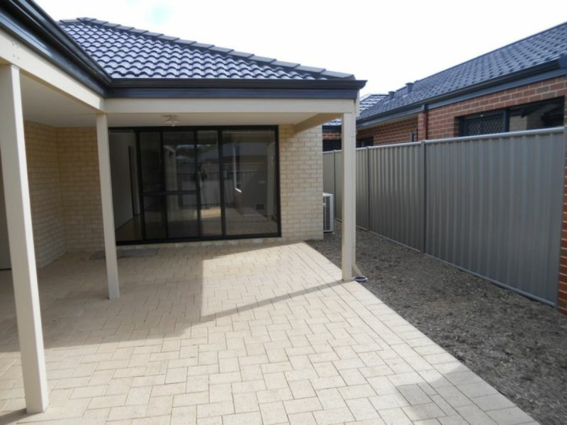 14 Thaxted Street, Wellard WA 6170