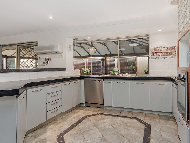 11 Gilling Place, Orelia WA 6167