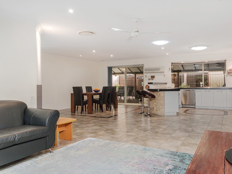 11 Gilling Place, Orelia WA 6167