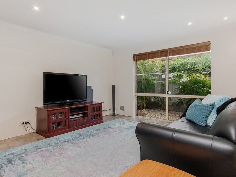 11 Gilling Place, Orelia WA 6167