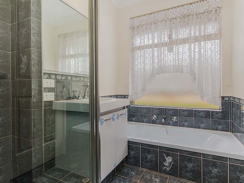 11 Gilling Place, Orelia WA 6167