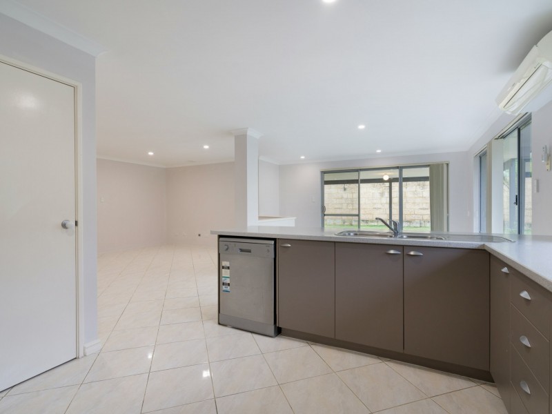 8 Eton Court, Parmelia WA 6167