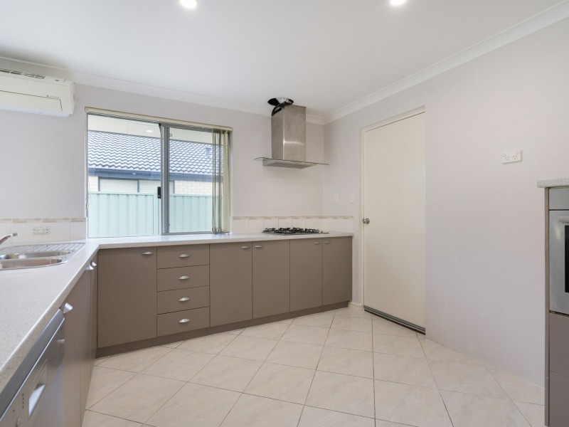 8 Eton Court, Parmelia WA 6167