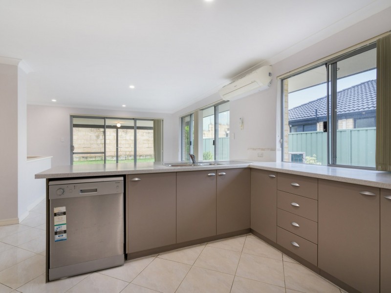 8 Eton Court, Parmelia WA 6167