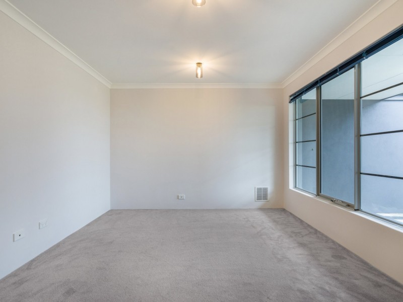 8 Eton Court, Parmelia WA 6167
