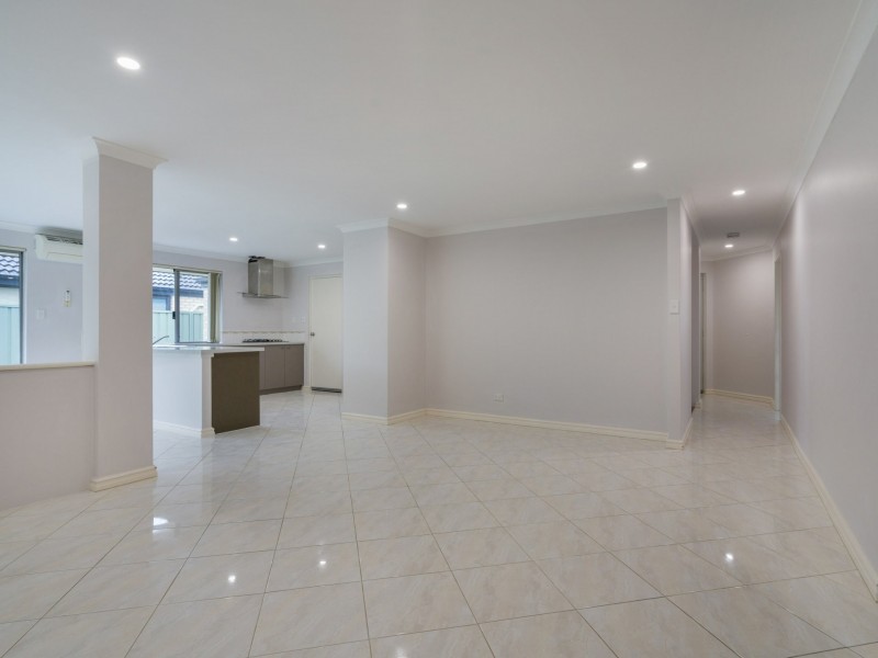 8 Eton Court, Parmelia WA 6167