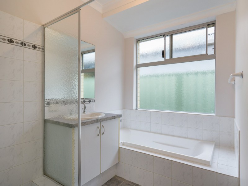 8 Eton Court, Parmelia WA 6167