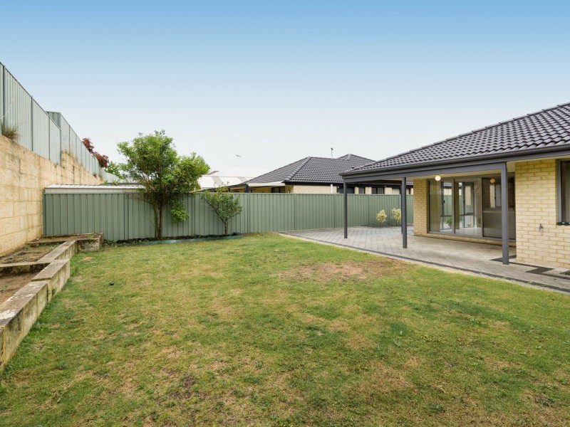 8 Eton Court, Parmelia WA 6167