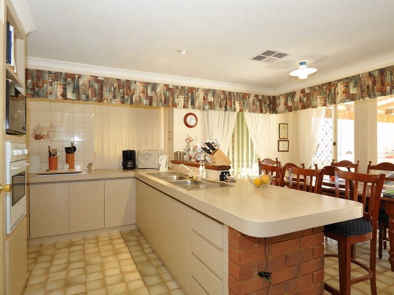4 Salter Place, Parmelia WA 6167