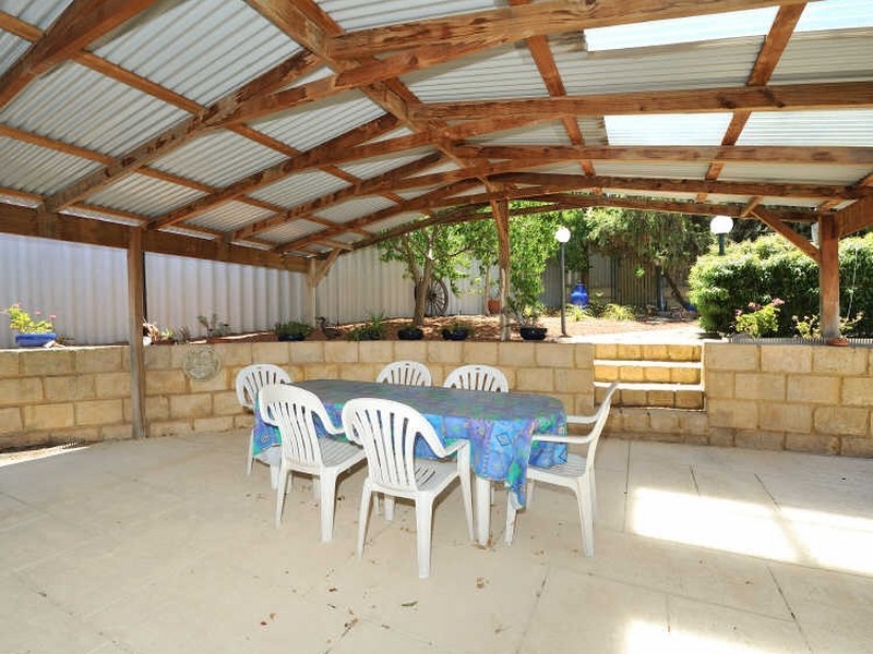 4 Salter Place, Parmelia WA 6167