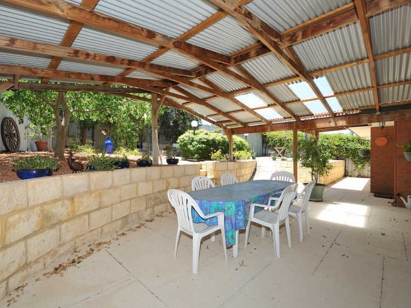4 Salter Place, Parmelia WA 6167