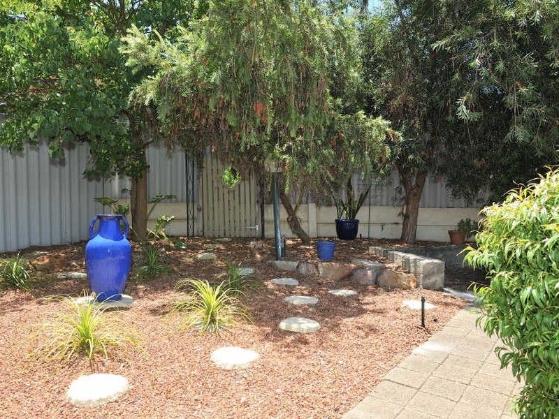 4 Salter Place, Parmelia WA 6167