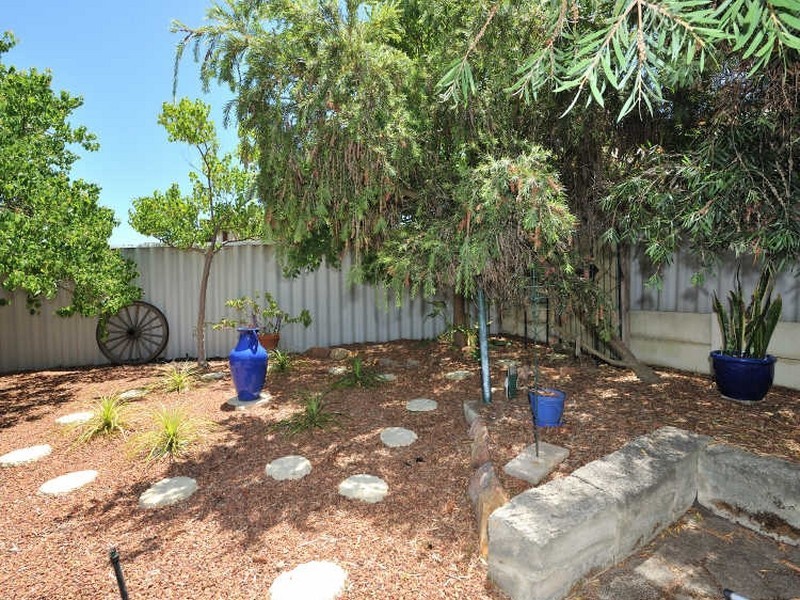 4 Salter Place, Parmelia WA 6167