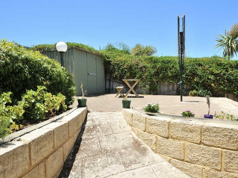 4 Salter Place, Parmelia WA 6167