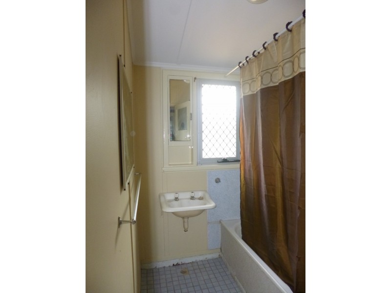 6 Munday, Medina WA 6167