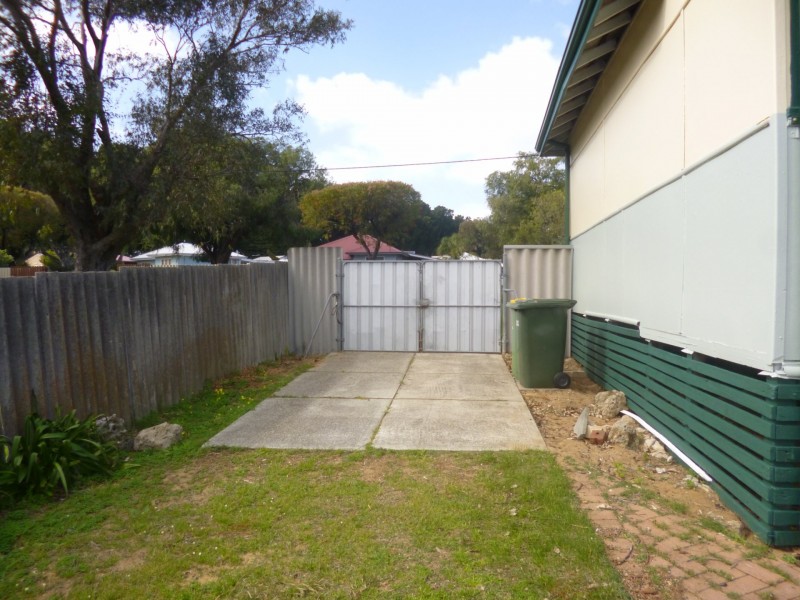 6 Munday, Medina WA 6167