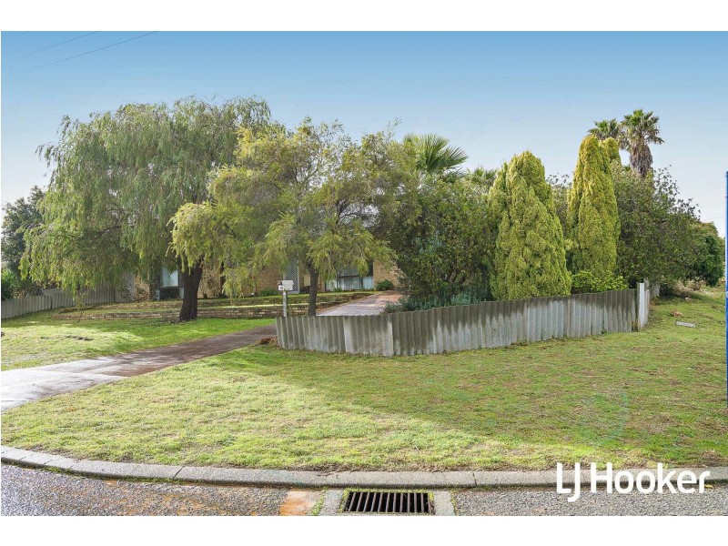 30 Tanson Rd, Parmelia WA 6167