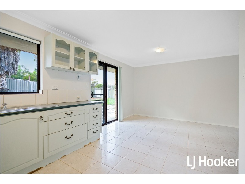 30 Tanson Rd, Parmelia WA 6167