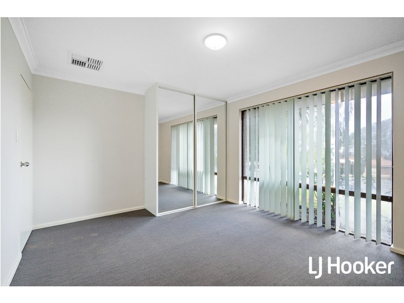 30 Tanson Rd, Parmelia WA 6167