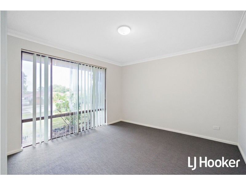 30 Tanson Rd, Parmelia WA 6167