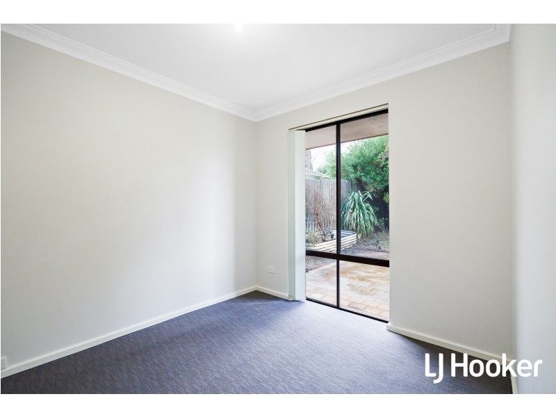 30 Tanson Rd, Parmelia WA 6167