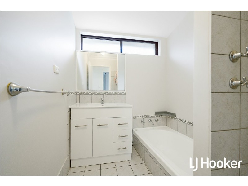 30 Tanson Rd, Parmelia WA 6167