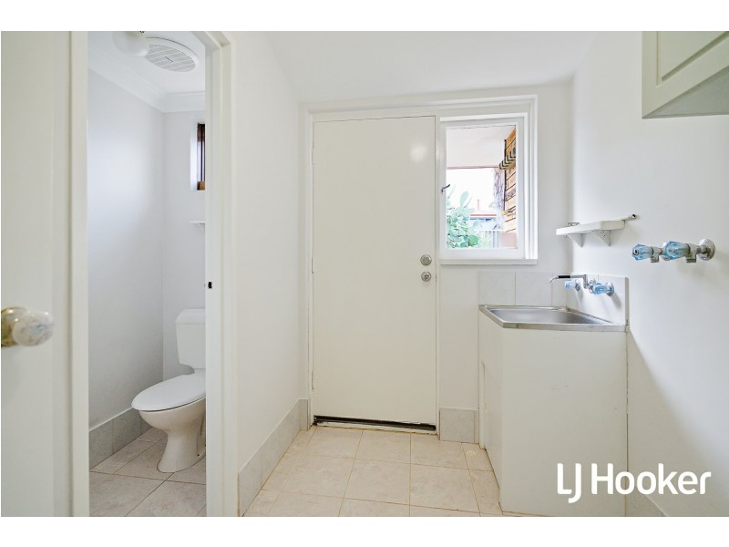 30 Tanson Rd, Parmelia WA 6167