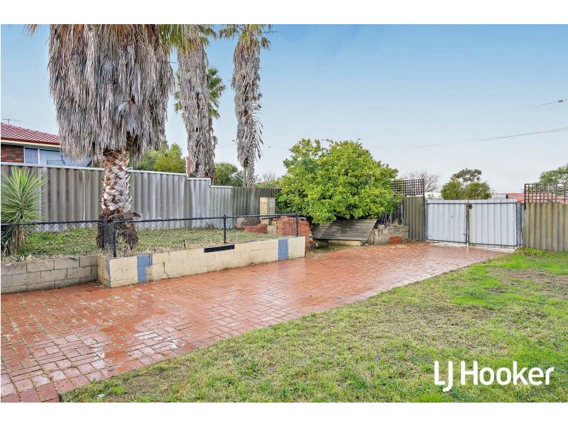 30 Tanson Rd, Parmelia WA 6167