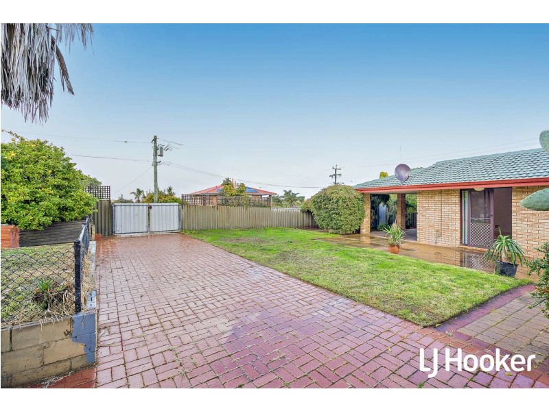 30 Tanson Rd, Parmelia WA 6167
