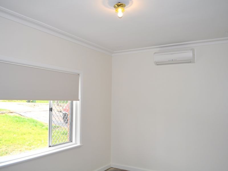 8 Heylmore Road, Medina WA 6167