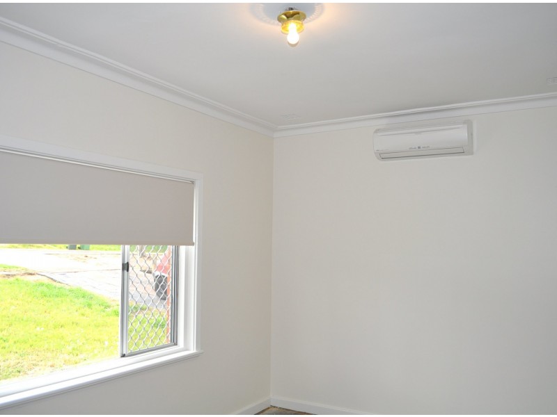 8 Heylmore Road, Medina WA 6167