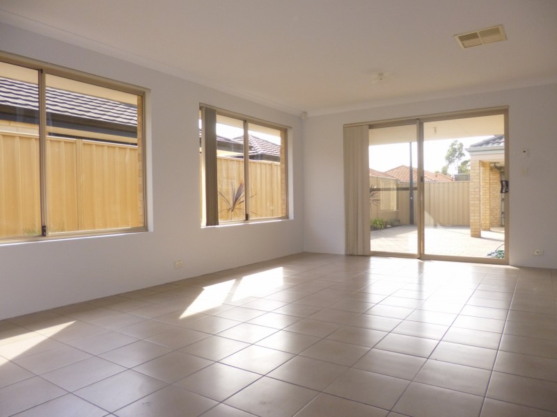 28 Dewsbury Drive, Bertram WA 6167