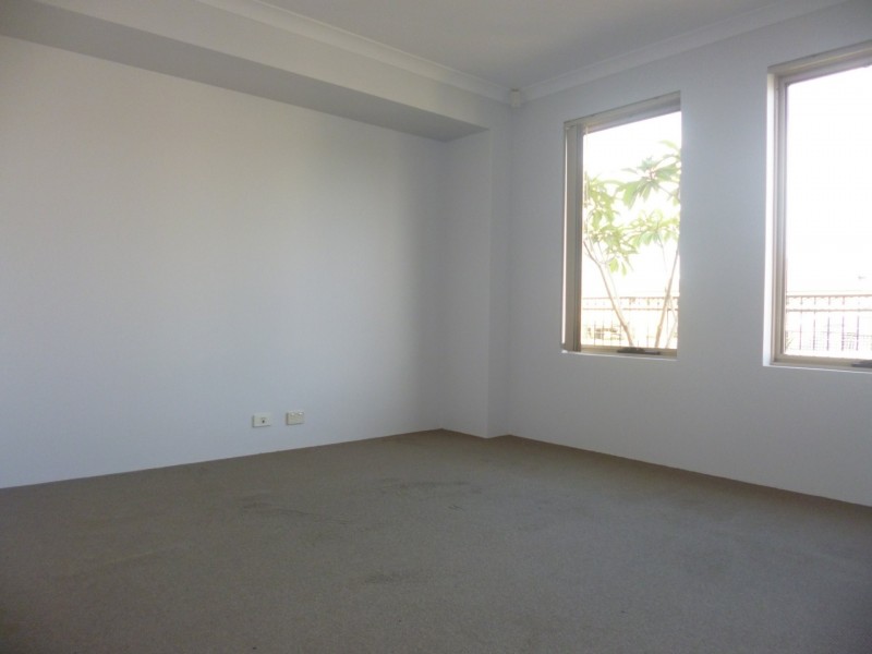 28 Dewsbury Drive, Bertram WA 6167