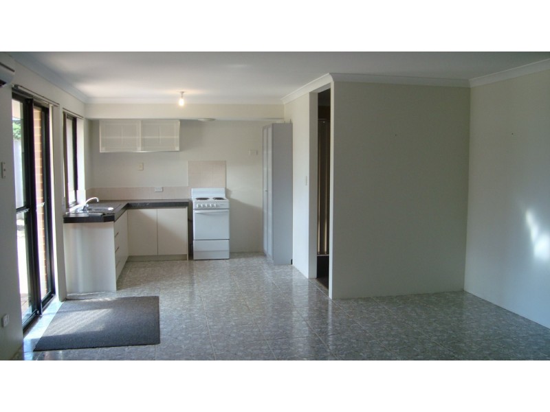 27 Sutherland Parade, Parmelia WA 6167