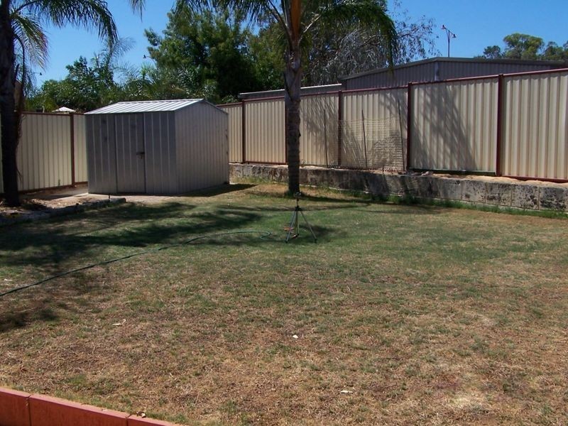 5 Perriam Close, Parmelia WA 6167