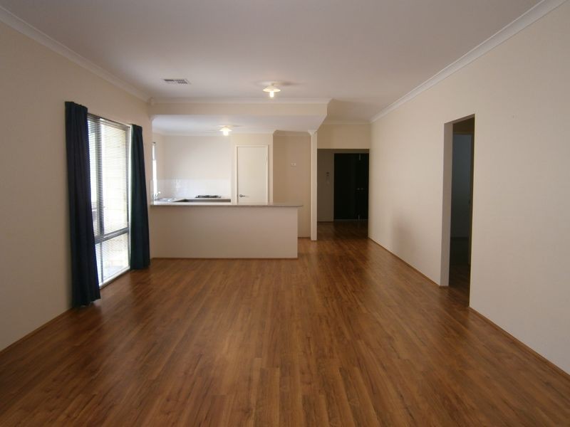 10 Borthwick Place, Orelia WA 6167