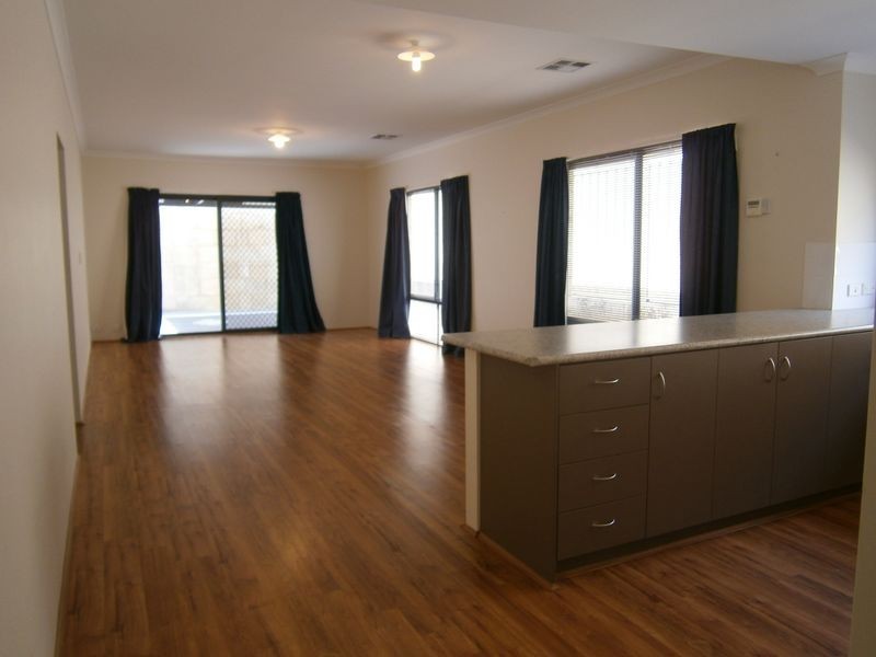 10 Borthwick Place, Orelia WA 6167