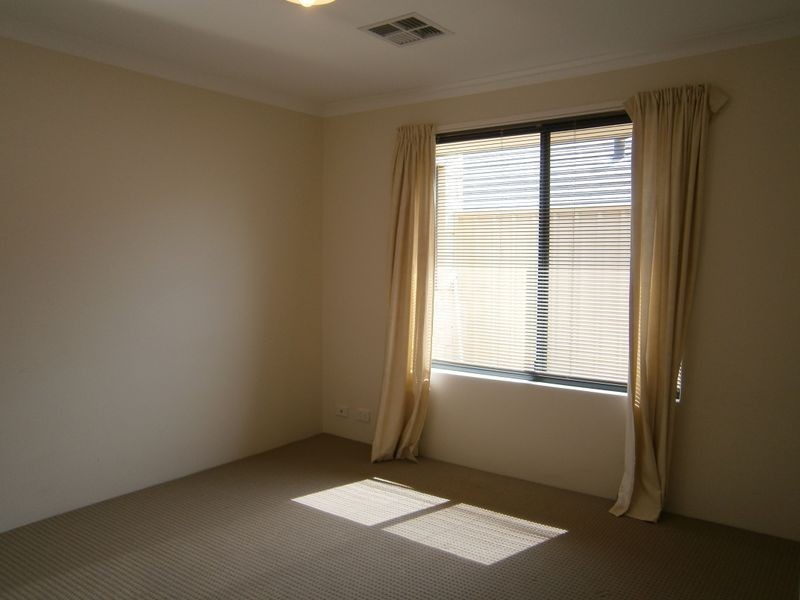 10 Borthwick Place, Orelia WA 6167