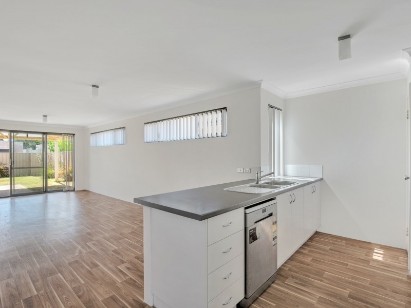 33 Silverline Bend, Bertram WA 6167