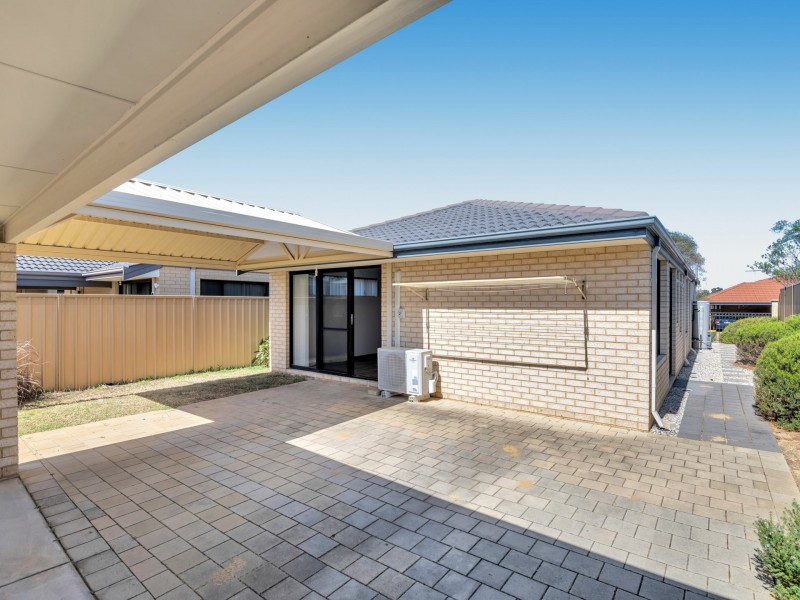 33 Silverline Bend, Bertram WA 6167