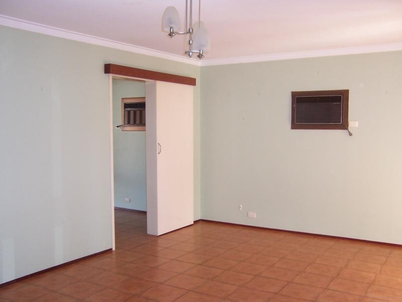 35 Menli Place, Orelia WA 6167