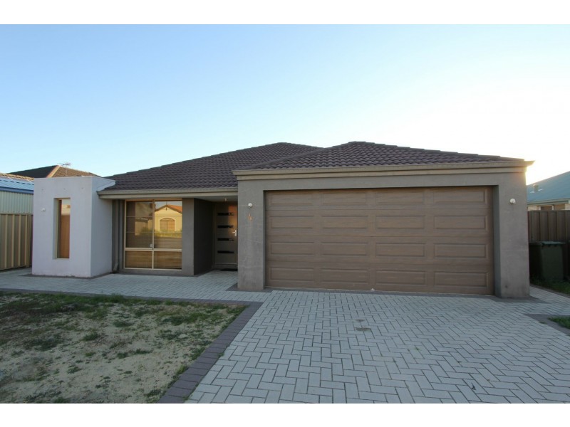 4 Lakewood Grove, Bertram WA 6167